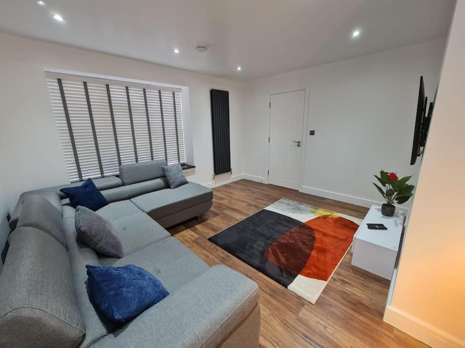 Elm Park Cheerful 4-Bedroom Holiday Home Хорнчерч Экстерьер фото