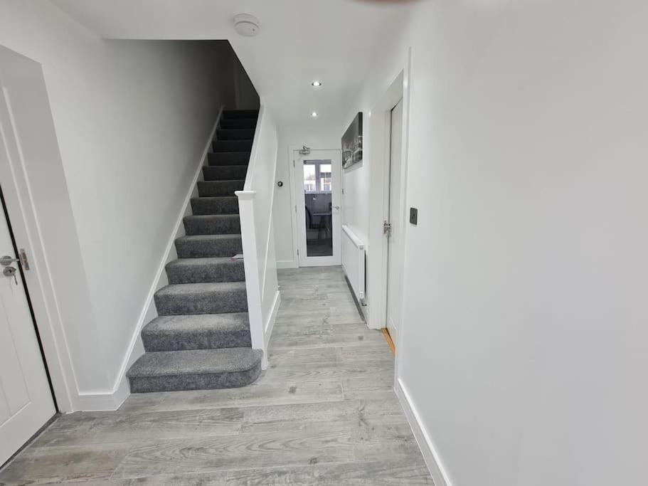 Elm Park Cheerful 4-Bedroom Holiday Home Хорнчерч Экстерьер фото